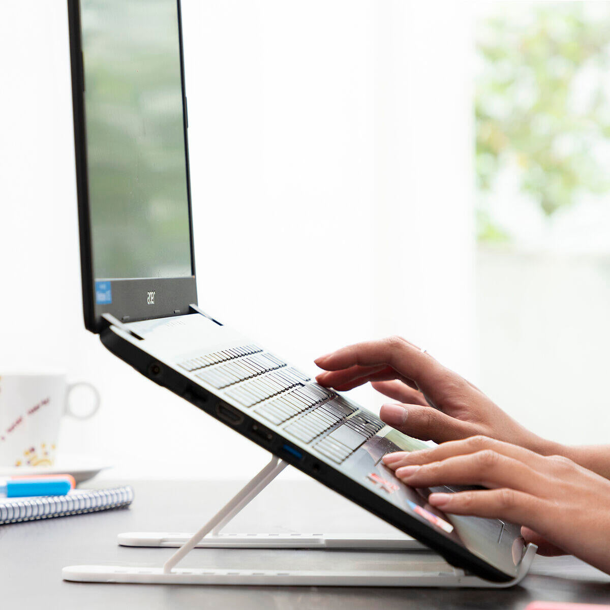 Soporte Plegable y Regulable para Portátil